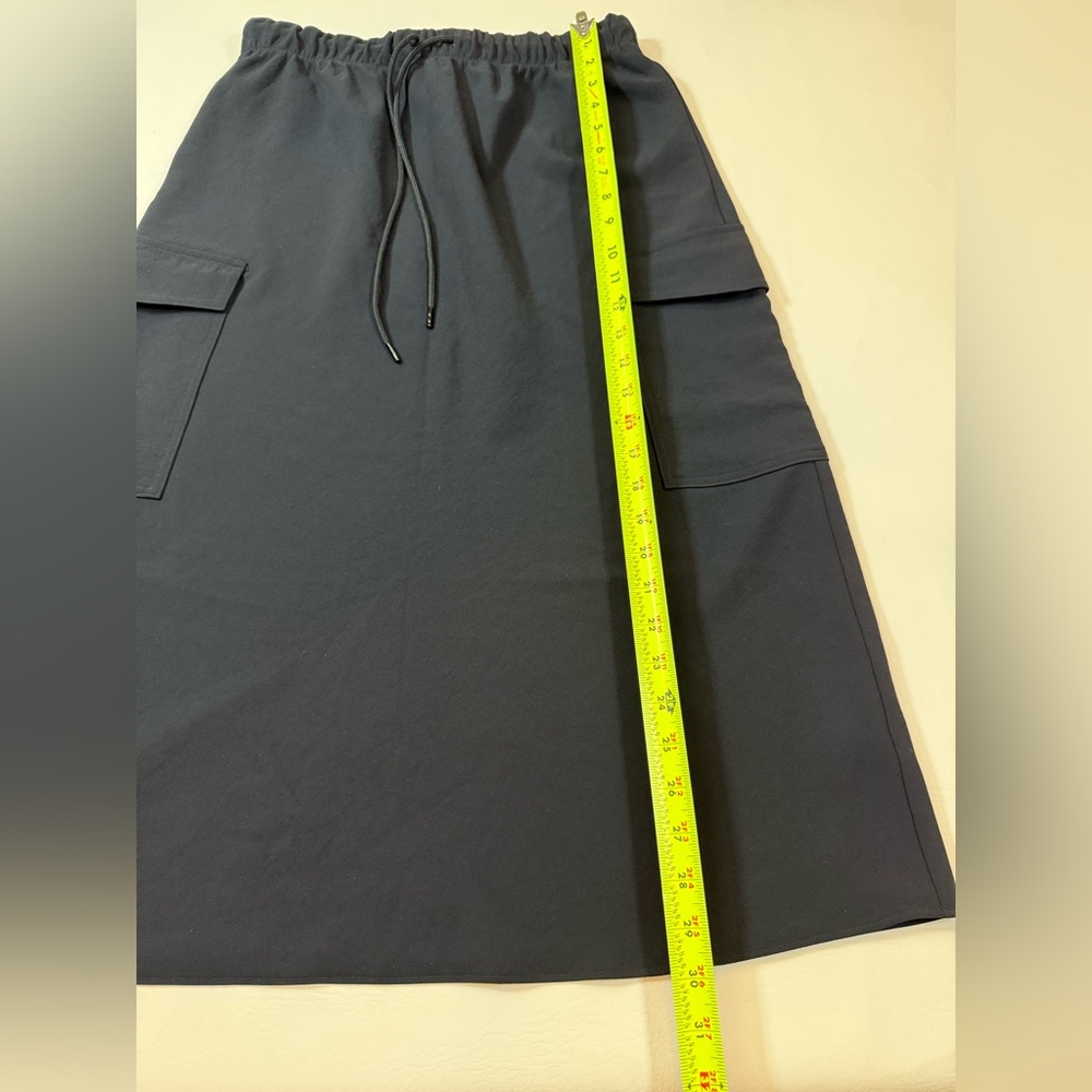 Aritzia Wilfred High Rise Cargo Midi Skirt black drawstring medium (bin FF) - Picture 10 of 11